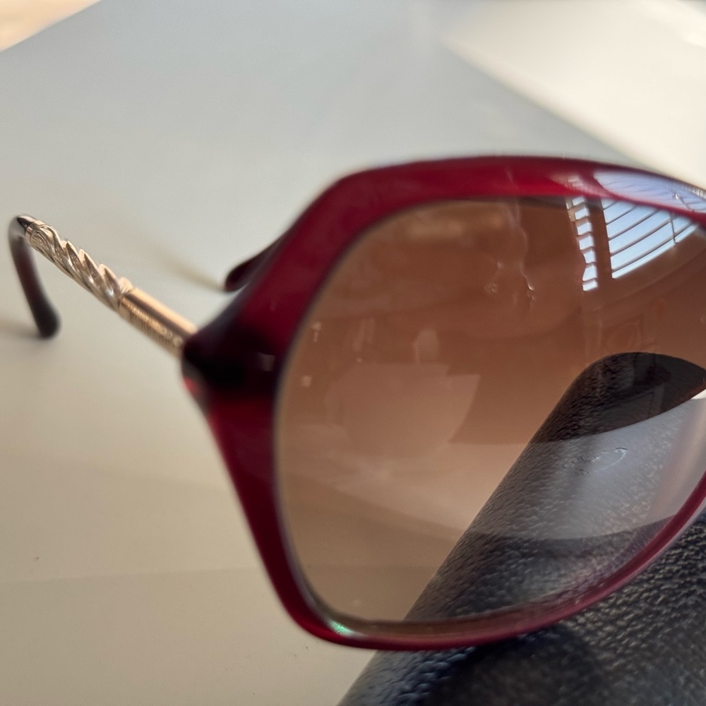 Burberry Red Oversized Sunglasses - Picture 4 of 7